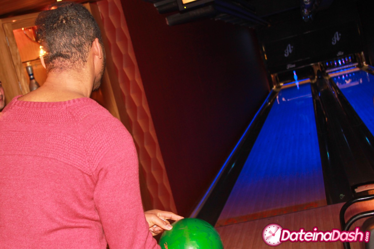 Speed dating bowling
